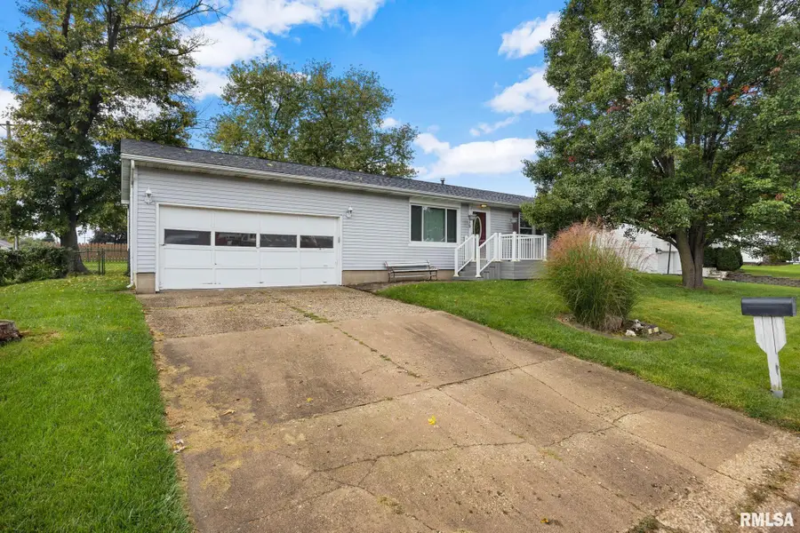 415 E Almond Street, Washington, IL 61571 - #2