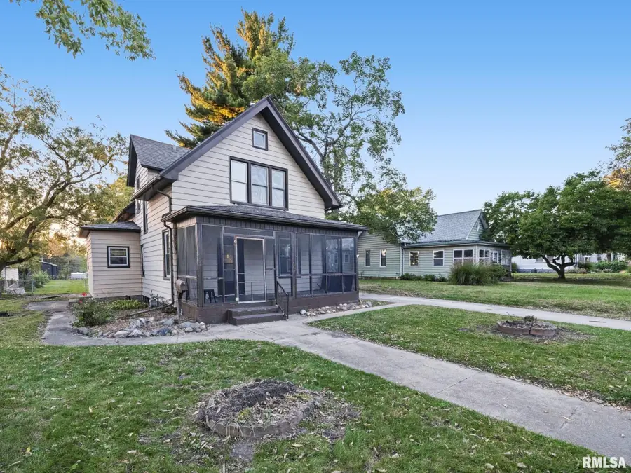 1227 Summer Street, Pekin, IL 61554 - #2