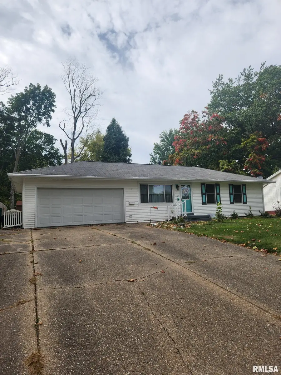 214 Columbia Street, Macomb, IL 61455 - #3