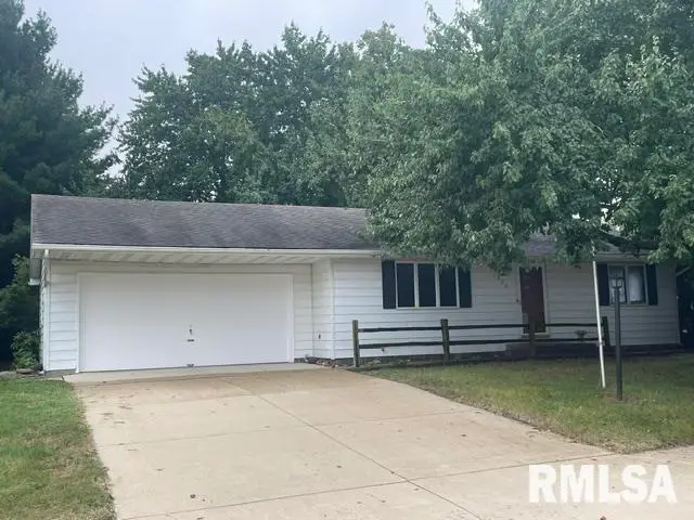 1220 W Chestnut Street, Chillicothe, IL 61523-1344 - #1
