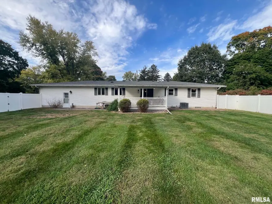 315 E Grant Street, Macomb, IL 61455 - #3