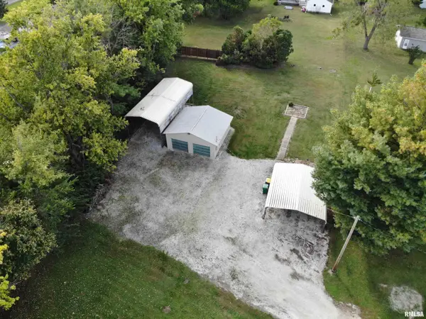 906 S Charles Street, Macomb, IL 61455