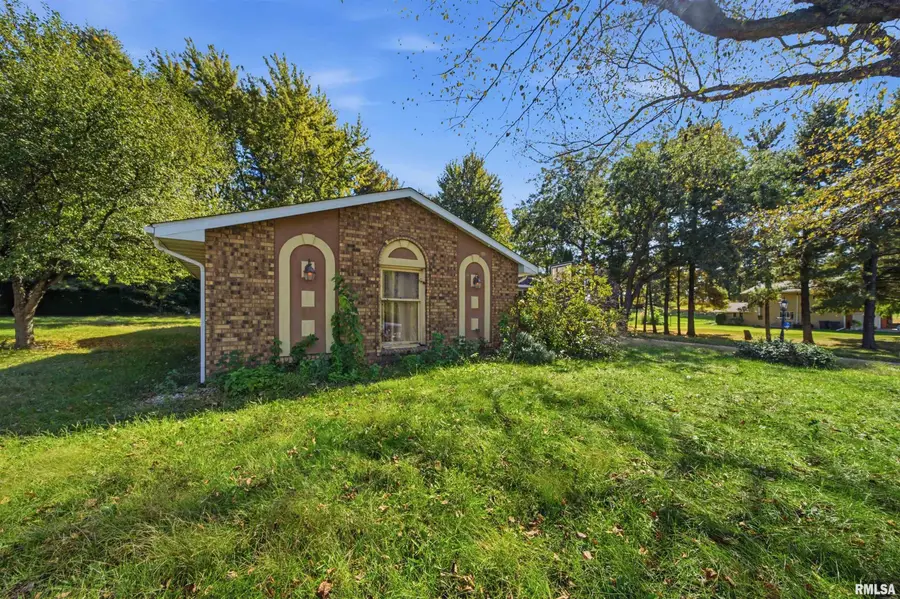 112 Country Lake Drive, Pekin, IL 61554 - #2