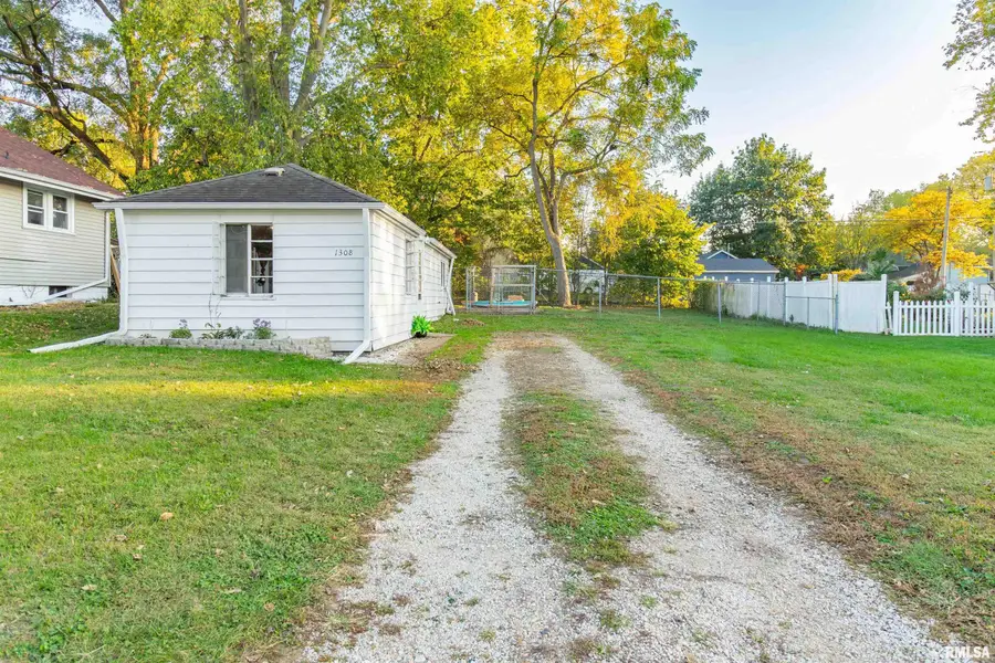 1308 Hamilton Street, Pekin, IL 61554 - #3