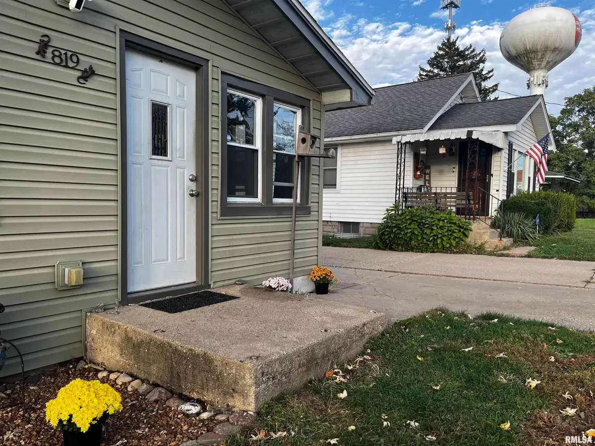 819 E Toledo Avenue, Peoria Heights, IL 61616 - #1