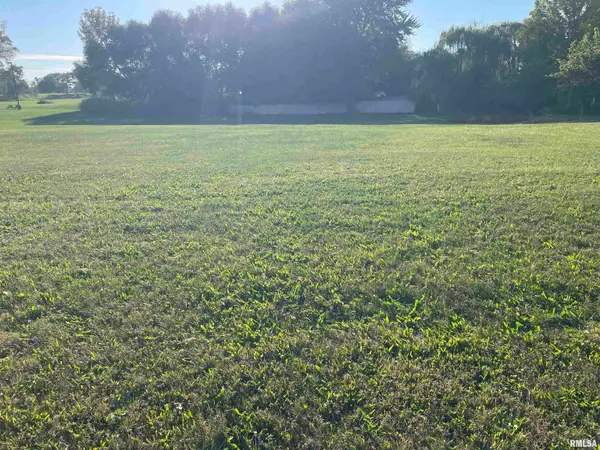 Ironwood Drive, Pekin, IL 61554