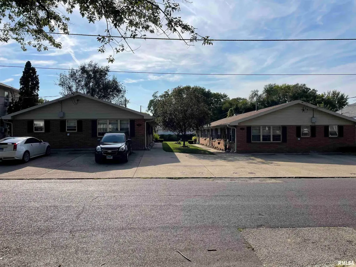 631-633 S 11th Street, Pekin, IL 61554 - #1