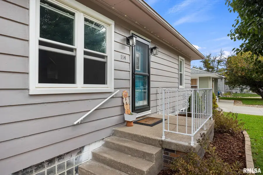 114 W Forest Avenue, East Peoria, IL 61611 - #3