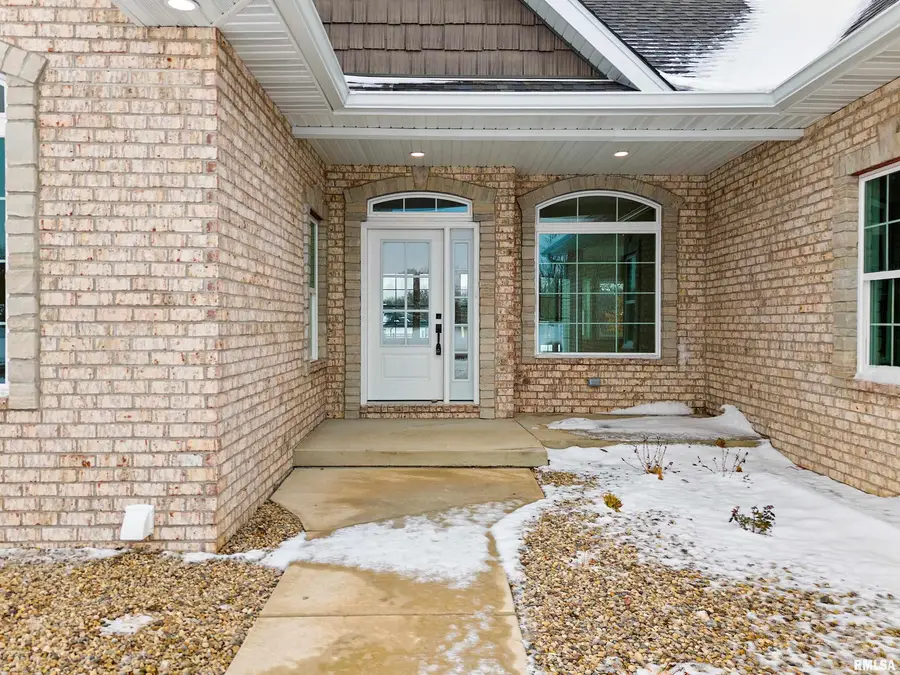 3735 Grandview Court, Pekin, IL 61554 - #2