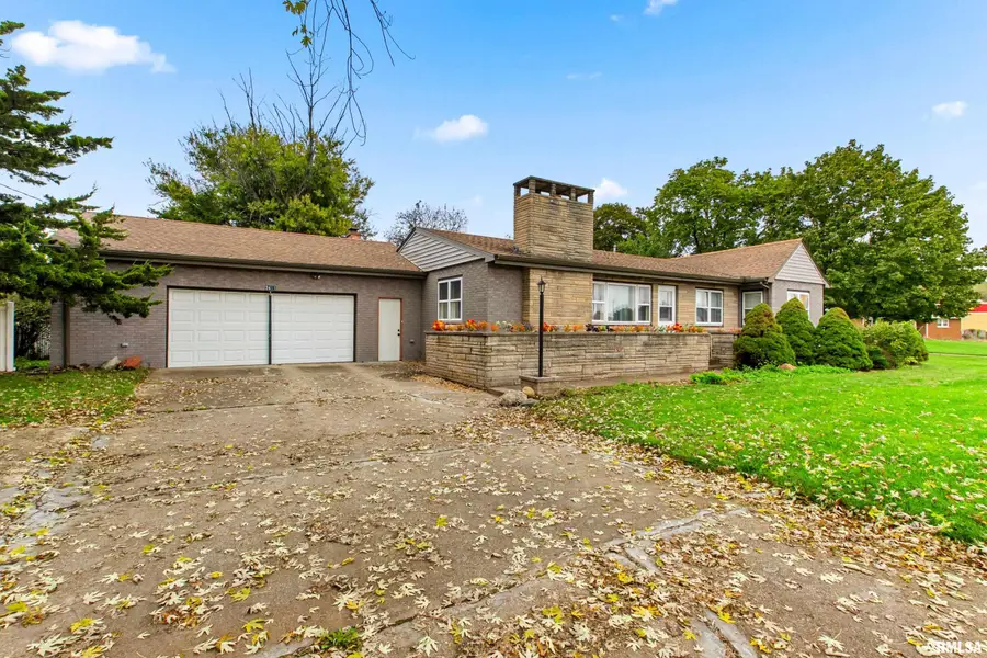 2411 E Washington Street, East Peoria, IL 61611 - #3