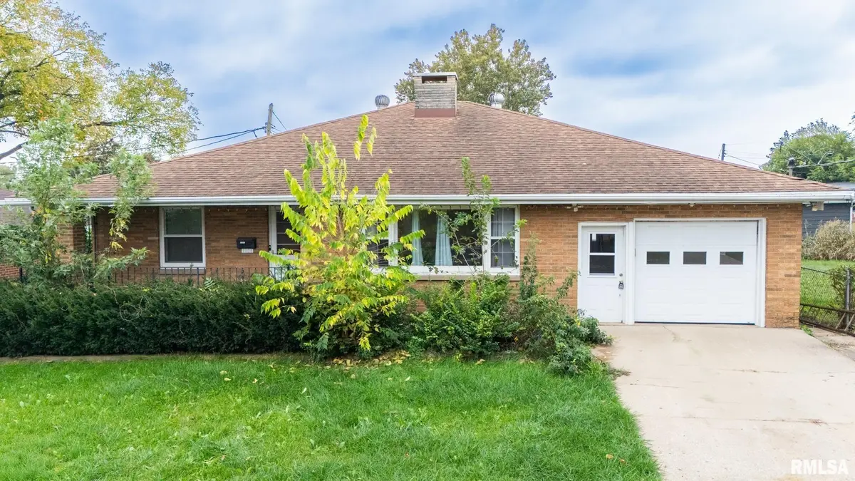 1704 Center Street, Pekin, IL 61554 - #1