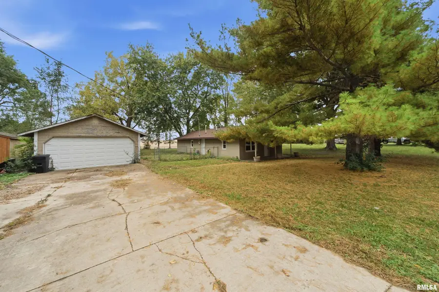 206 Grove Street, El Paso, IL 61738 - #3