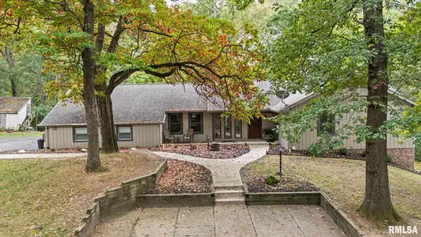 1960 Tanglewood Drive, Pekin, IL 61554
