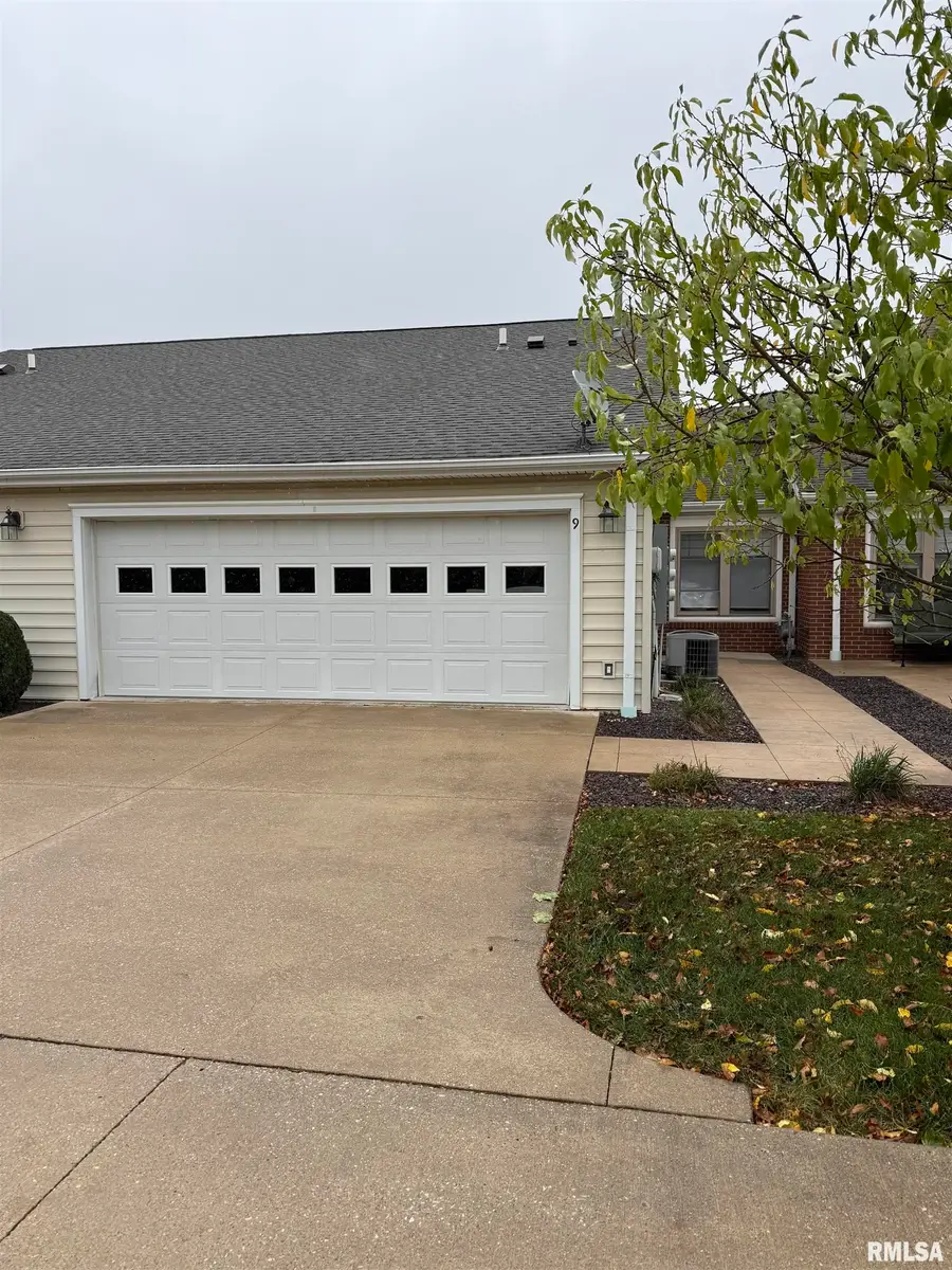 1308 Meadowlark Lane #A9, Macomb, IL 61455 - #2