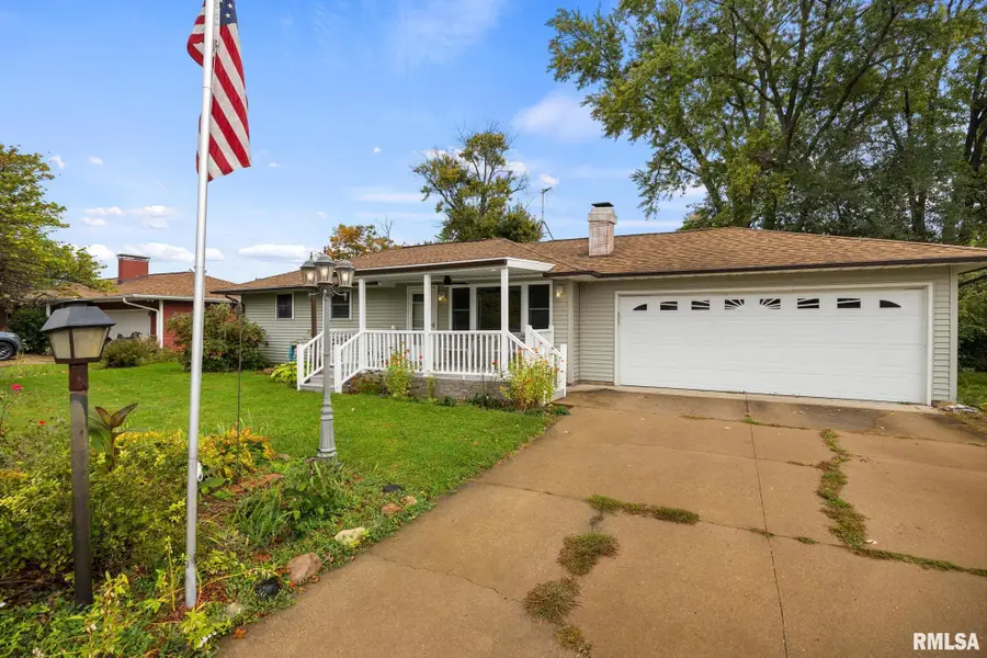 501 S Summit Drive, Washington, IL 61571 - #2