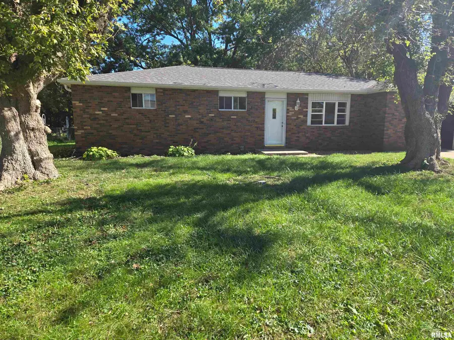 802 S Washington Street, Manito, IL 61546 - #2