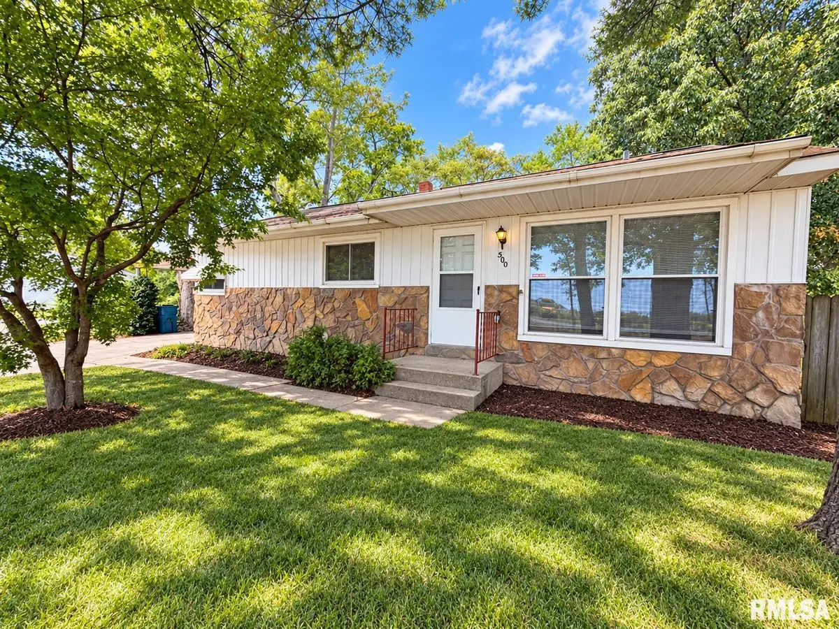 500 E Atkins Street, Elkville, IL 62932 - #1