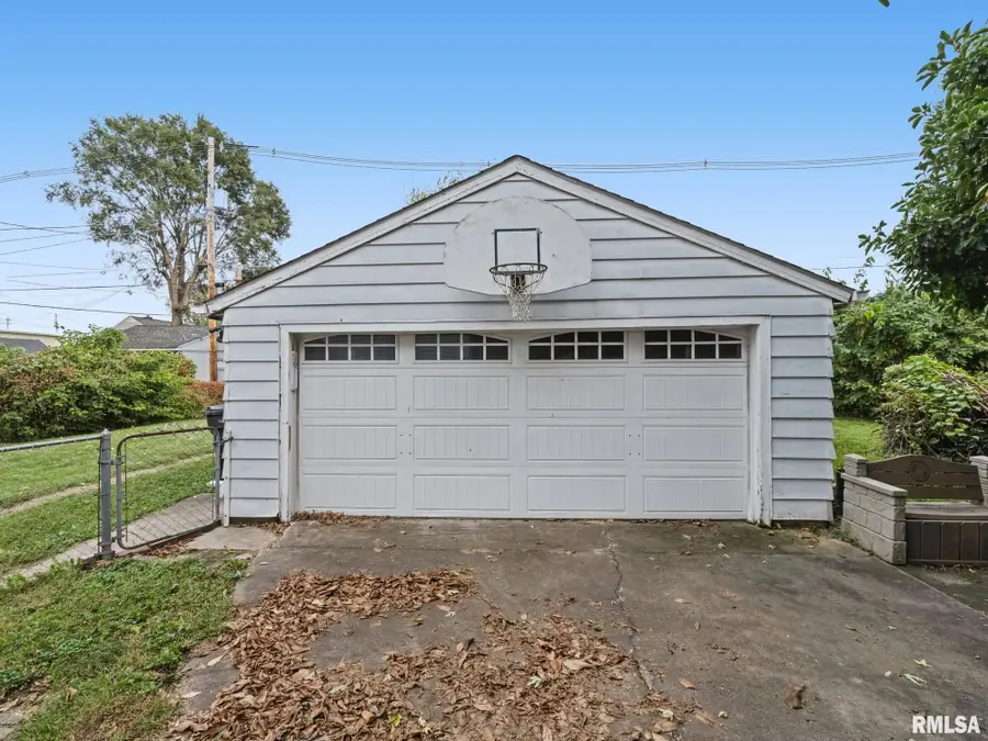 1312 S 11th Street, Pekin, IL 61554 - #3