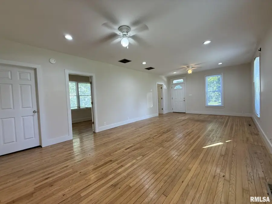 816 E Carroll Street, Macomb, IL 61455 - #3