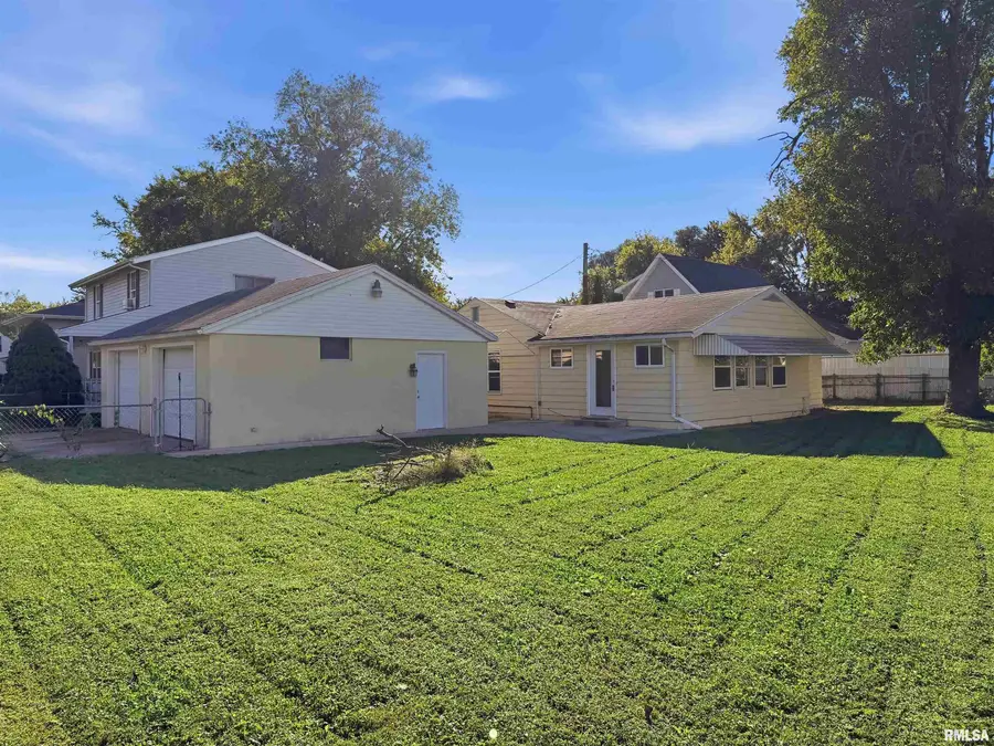 1150 Sunset Drive, East Peoria, IL 61611 - #2