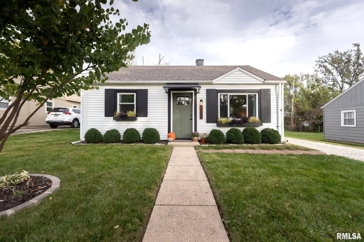 5208 N Roberts Road, Peoria Heights, IL 61616 - #1
