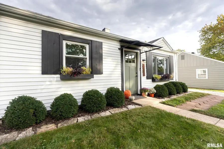 5208 N Roberts Road, Peoria Heights, IL 61616 - #3
