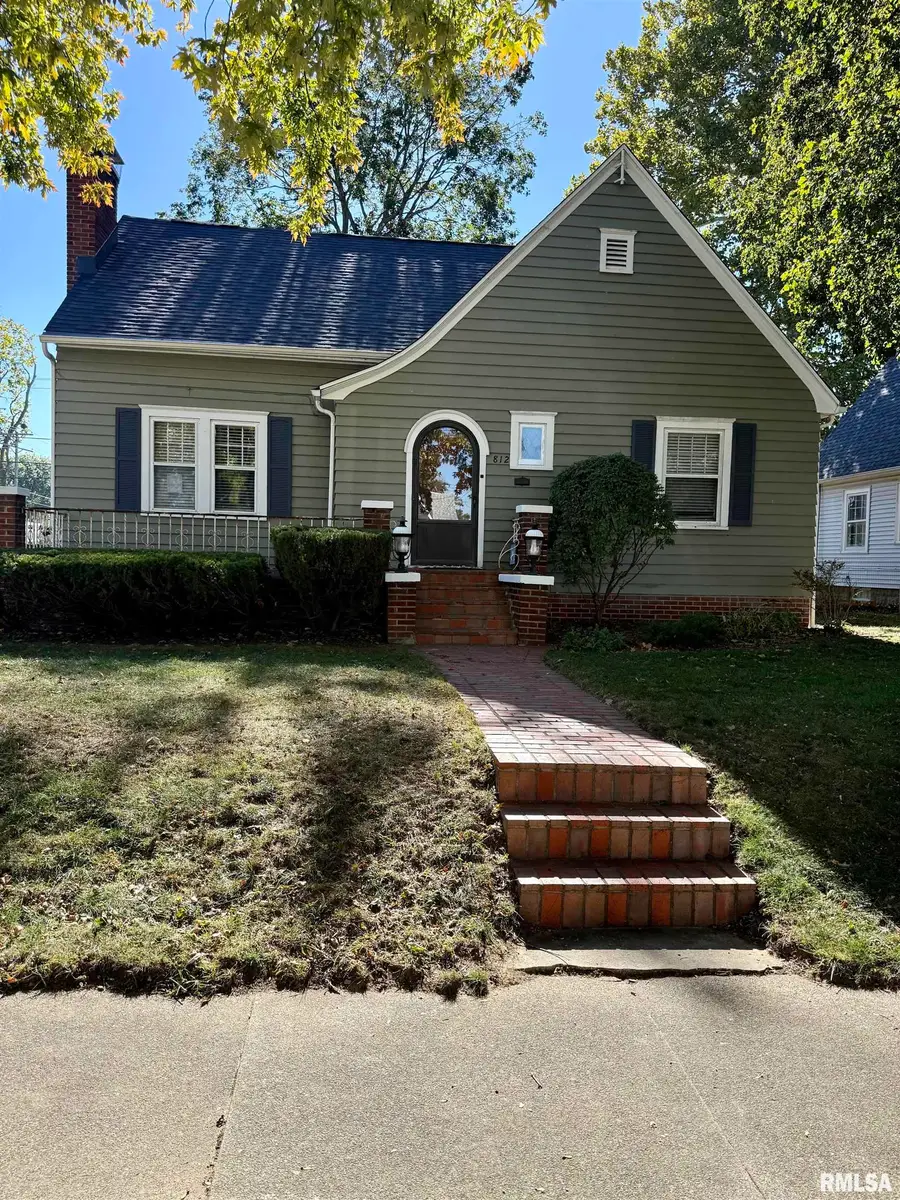 812 Chestnut Street, Pekin, IL 61554 - #2