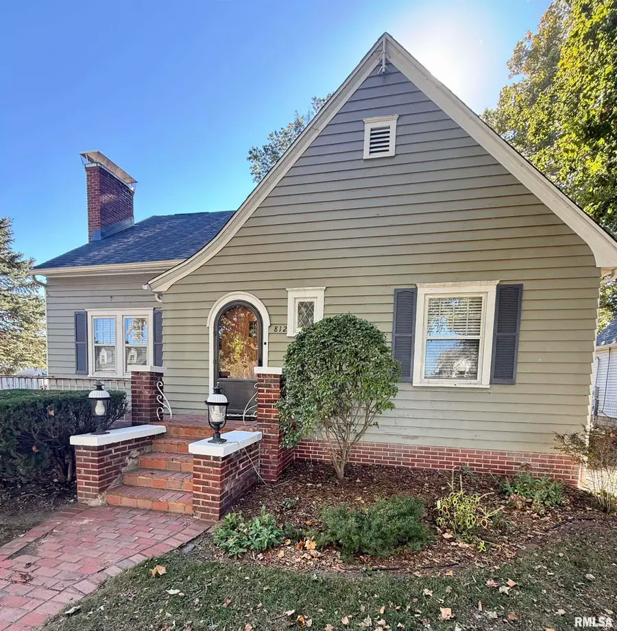 812 Chestnut Street, Pekin, IL 61554 - #3