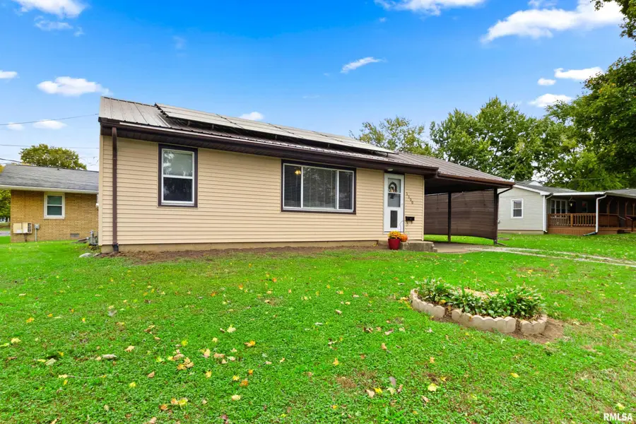 1100 S 11th Street, Pekin, IL 61554 - #2