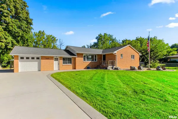 1805 Bloomington Road, East Peoria, IL 61611