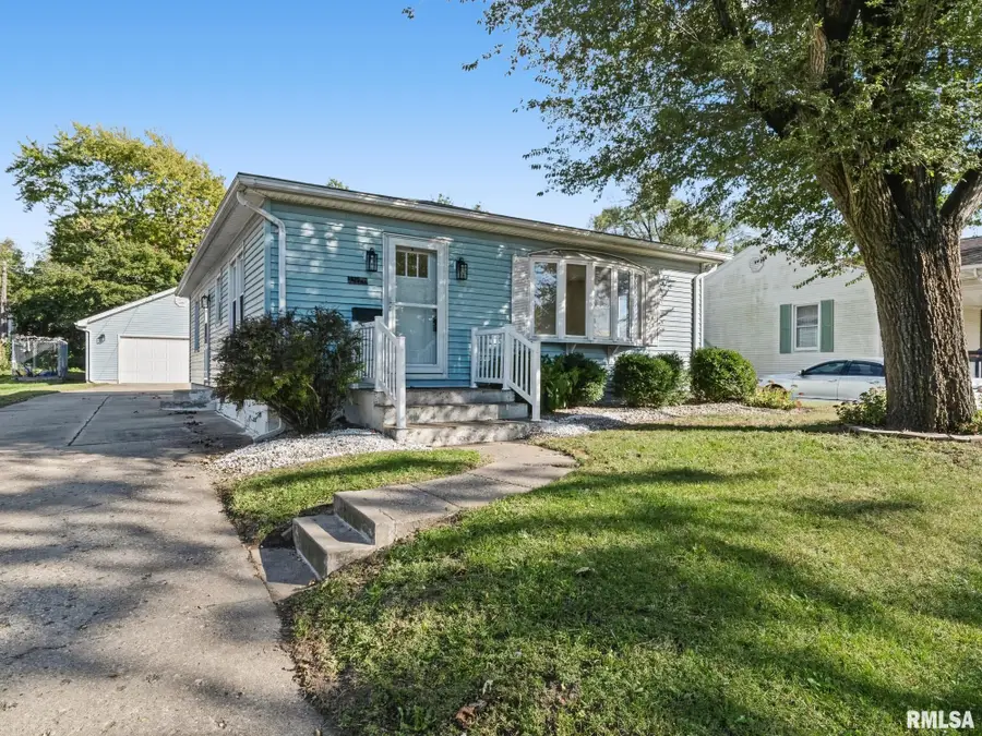 1516 S 3rd Street, Pekin, IL 61554 - #2