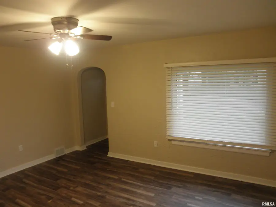 1533 Bacon Street, Pekin, IL 61554 - #3