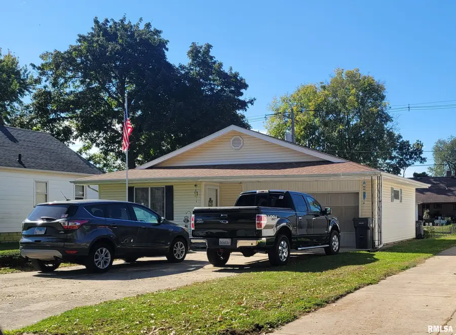 1207 S 8th Street, Pekin, IL 61554 - #2