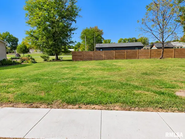 1304 S Monroe Street, Marion, IL 62959