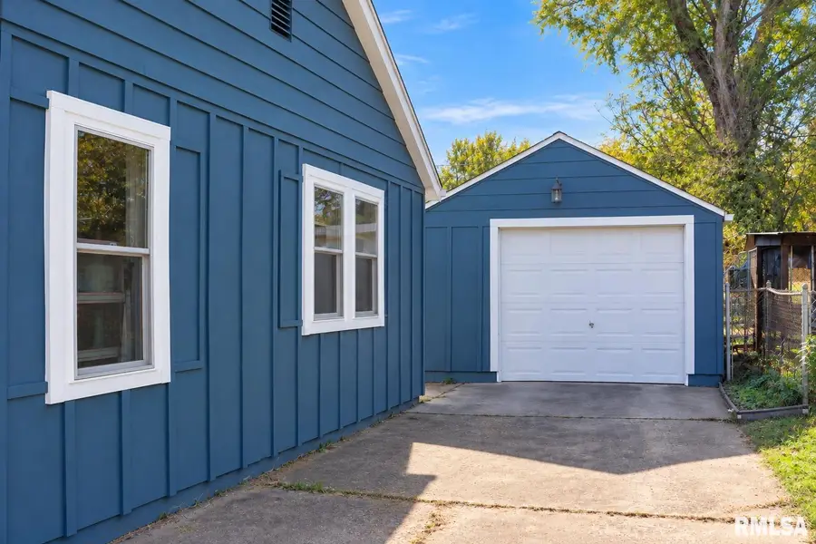 1516 Loretta Street, Pekin, IL 61554 - #3