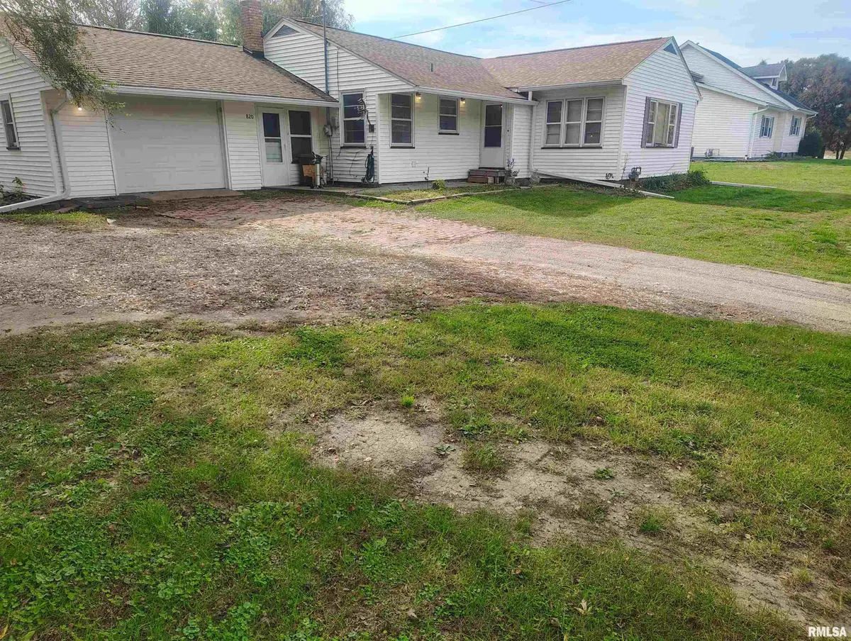 820 W Hickory Street, Canton, IL 61520 - #1