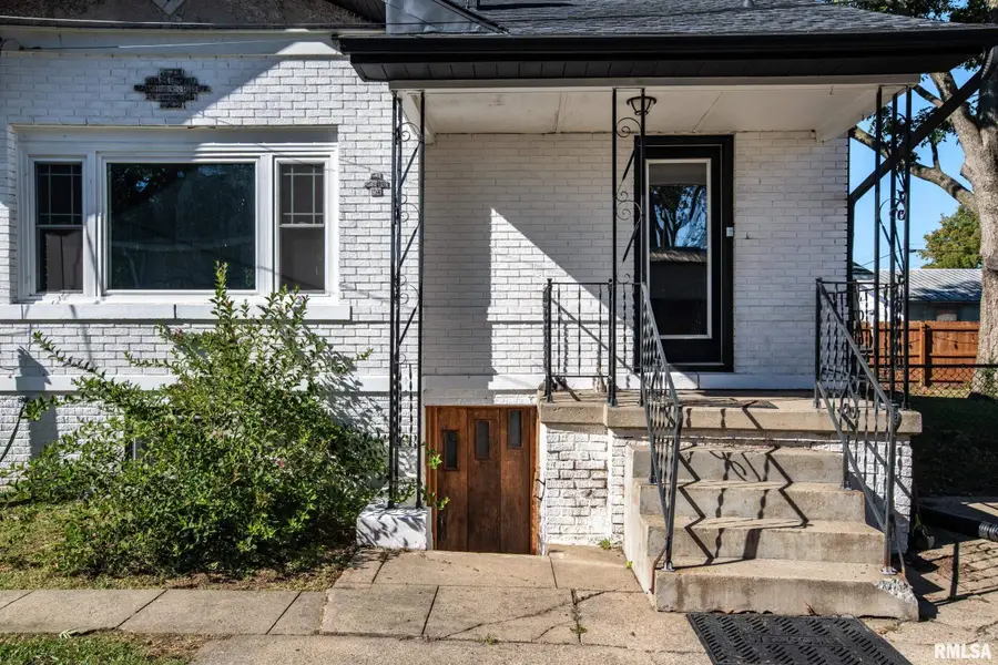 305 W Ray Avenue, Christopher, IL 62822 - #2