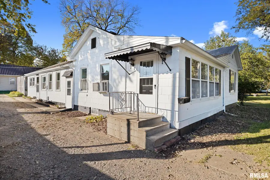 715 N 4th Street, Chillicothe, IL 61523 - #3
