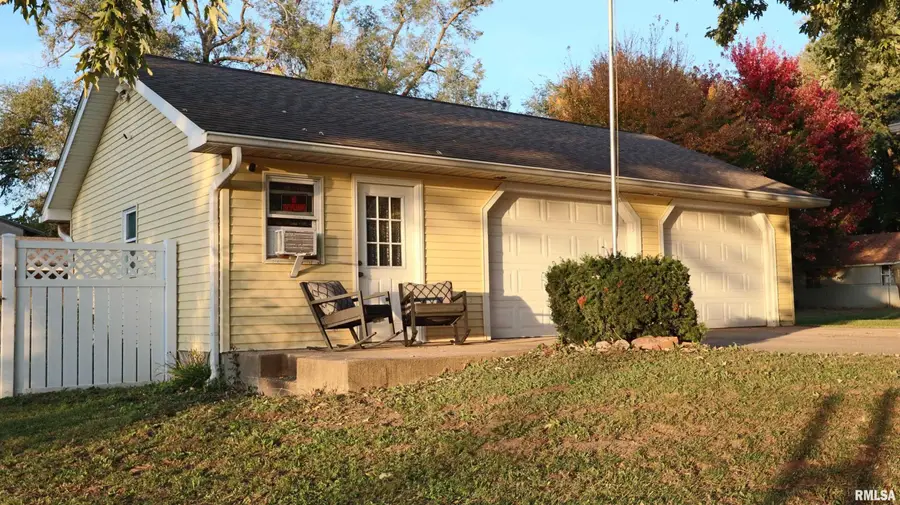 1411 Hillview Drive, Pekin, IL 61554 - #3