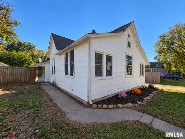 914 Charlotte Street, Pekin, IL 61554