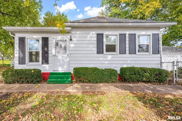 105 W C Street, Delavan, IL 61734