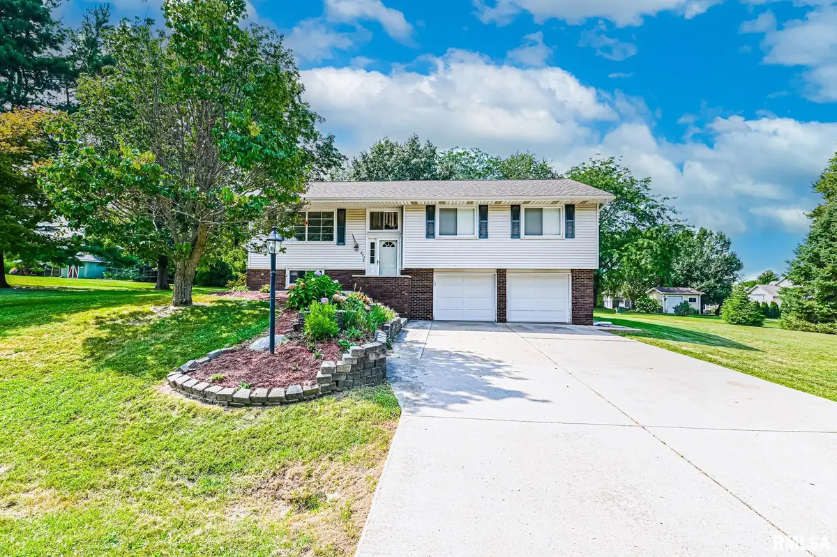 210 Whispering Oaks Drive, Germantown Hills, IL 61548 - #1