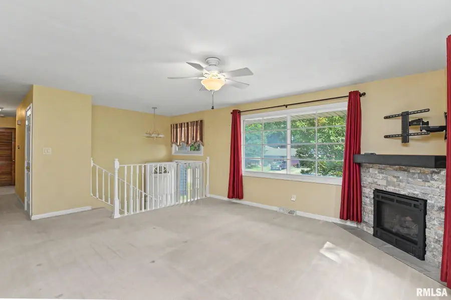 210 Whispering Oaks Drive, Germantown Hills, IL 61548 - #2