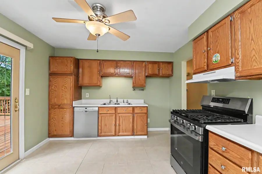 210 Whispering Oaks Drive, Germantown Hills, IL 61548 - #3