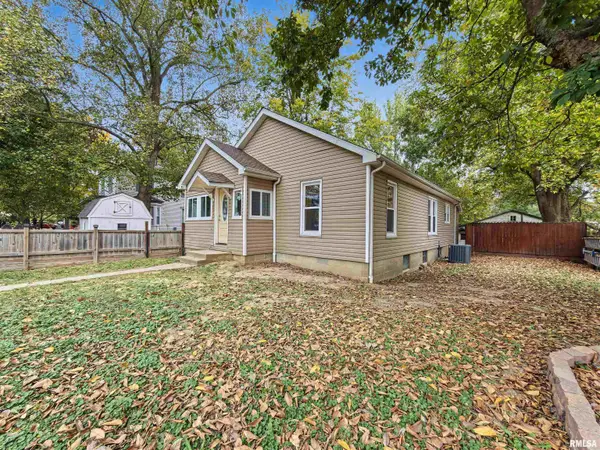 204 S 5th Street, Elkville, IL 63932
