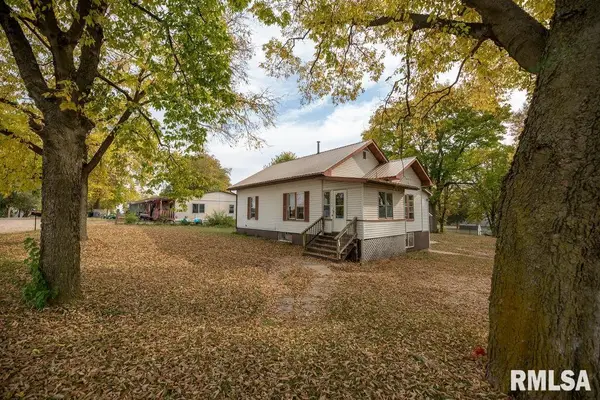 300 N Adams Street, Manito, IL 61546