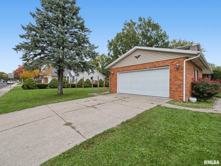 3011 Parkridge Drive, Peoria, IL 61604 - #2