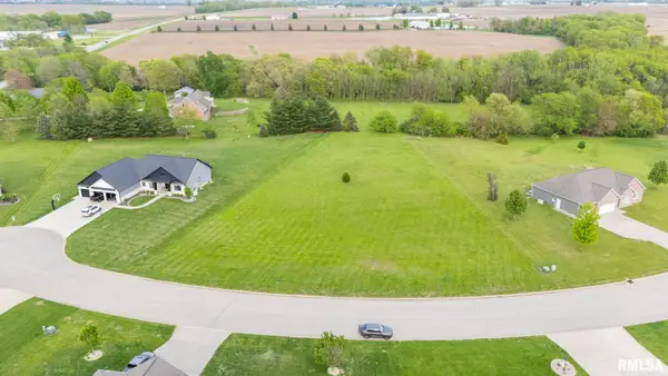 116 Lost Creek Court, Pekin, IL 61554