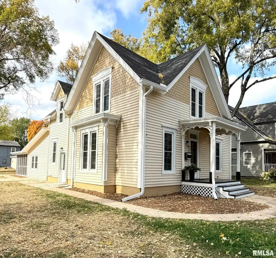 432 S Randolph Street, Macomb, IL 61455 - #2