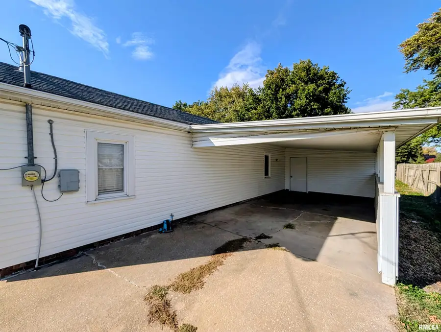 1028 E Oak Street, Macomb, IL 61455 - #3